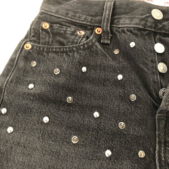 NWT Levi’s Studded High Rise Wedgie Shorts, Sz 24 - Picture 2 of 5